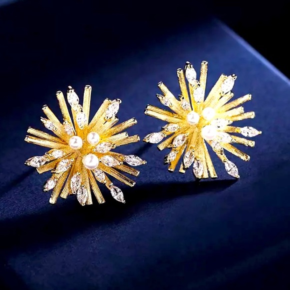 Jewelry - Gold Plated Crystal Pearl Flower Elegant Earrings